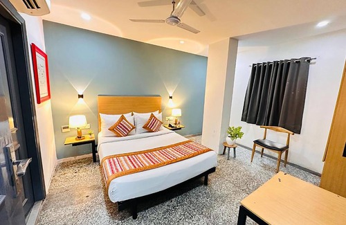 Punjabibagh Hotel | Hotel Golden Saffron-Punjabi Bagh Delhi