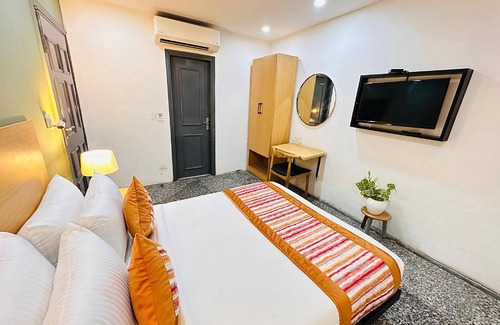 Punjabibagh Hotel | Hotel Golden Saffron-Punjabi Bagh Delhi