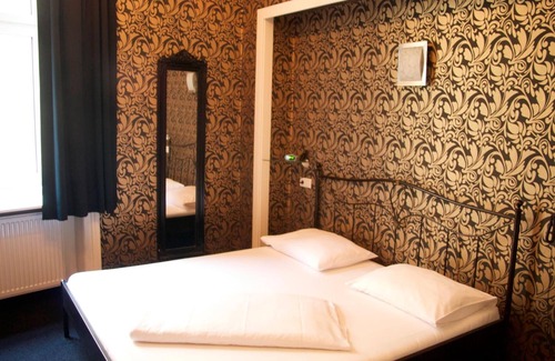 Landstrasse Hotel | Goldene Spinne