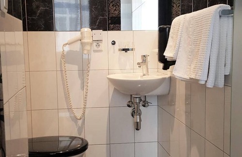Landstrasse Hotel | Goldene Spinne