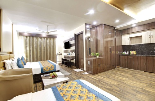 Sector 51 Hotel | Hotel Grand Manor