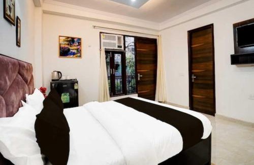 Sainik Farm Hotel | Hotel Grand Stay - Near Saket Metro