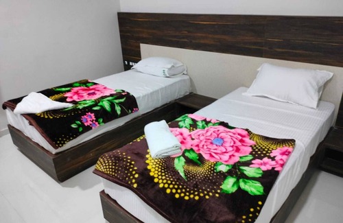 Bhavanipuram Hotel | HOTEL HARIKA GRAND LODGE