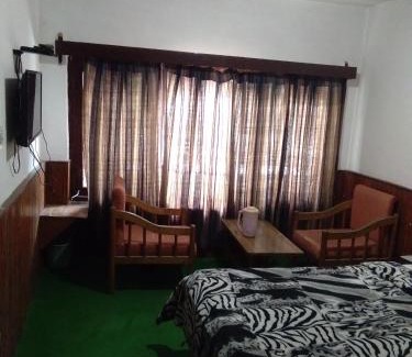 Old Manali Hotel | Hotel Hema Holiday Home