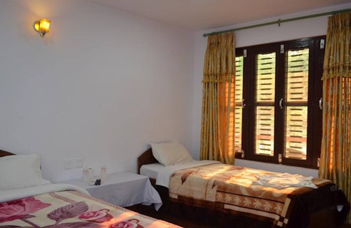 Sauraha Hotel | Hotel Hermitage