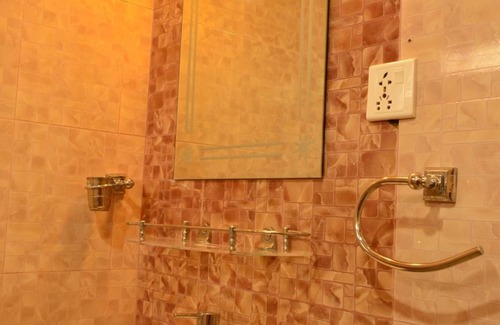 Sauraha Hotel | Hotel Hermitage