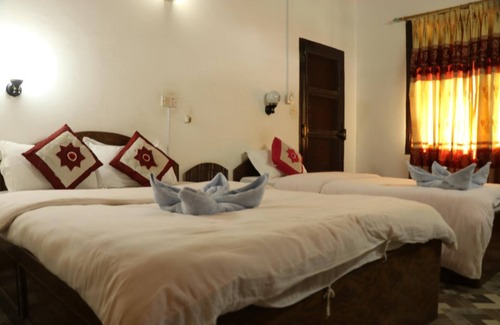Sauraha Hotel | Hotel Hermitage
