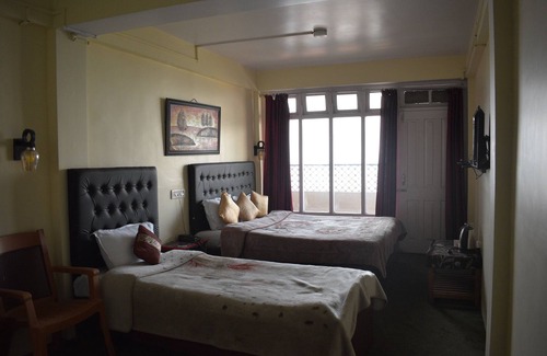 Darjeeling Hotel | Hotel Himalayan Queen