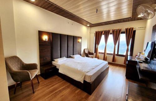 Banikhet Hotel | Hotel Honeymoon In Dalhousie #Only Couple and family allowed