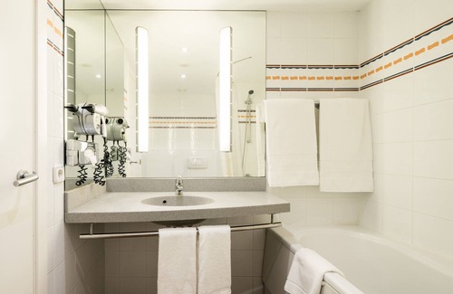 Benicalap Hotel | Hotel ILUNION Valencia 4