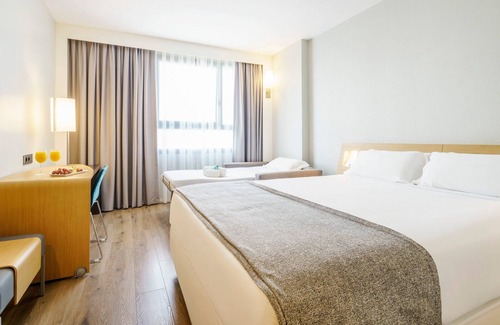 Benicalap Hotel | Hotel ILUNION Valencia 4