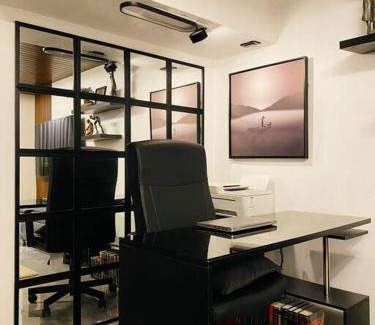 Highway Hills Apartamento | Hotel inspired city view condo