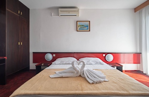 Cove Rogacic Casa | Hotel Issa - Double Room Park View 38