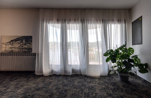 Vis Casa | Hotel Issa - Double Room Sea View 12