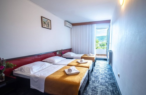 Cove Rogacic Casa | Hotel Issa - Triple Room Sea View 3