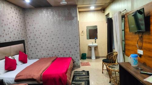Rishikesh Hotel | Hotel Janki & Restaurant