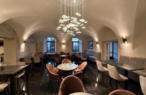 Hlohovec Hotel | Hotel Jelen