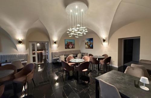 Hlohovec Hotel | Hotel Jelen