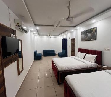 Noida Hotel | Hotel JS Garden - Near Sec -132 Metro Station