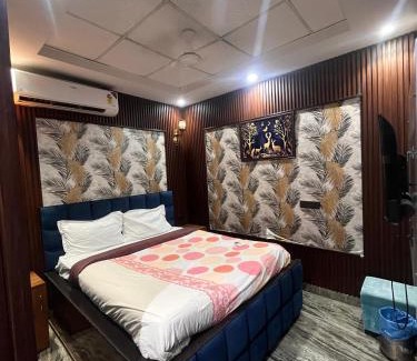 Noida Hotel | Hotel JS Garden - Near Sec -132 Metro Station