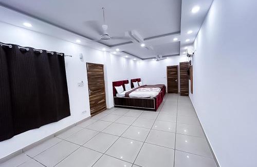 Noida Hotel | Hotel JS Garden - Near Sec -132 Metro Station