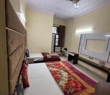 Karol Bagh Apartamento | Hotel Jyoti Deluxe - Karol Bagh