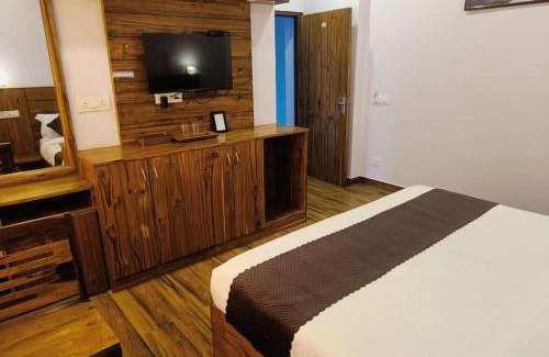 Dharampur Apartamento | Hotel kasauli view café restaurant open terrace mountain view