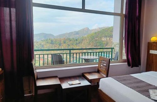 Dharampur Apartamento | Hotel kasauli view café restaurant open terrace mountain view
