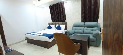 Khattalwada Hotel | HOTEL KINGS PARADISE BANQUET & LAWN, Airport