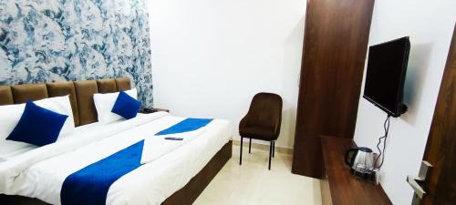 Khattalwada Hotel | HOTEL KINGS PARADISE BANQUET & LAWN, Airport
