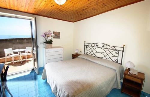 Marina del Cantone Hotel | Hotel La Certosa