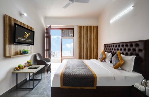 Noida Hotel | Hotel la Corporate Suite