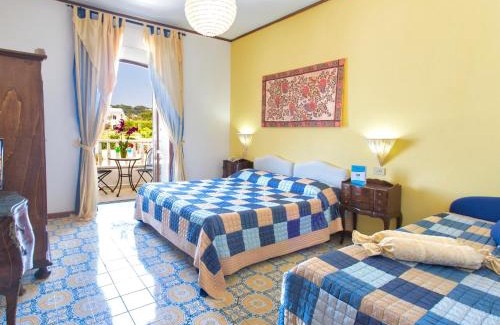 Forio Hotel | Hotel La Scogliera