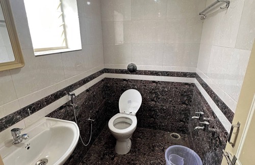Gandhi Nagar Cabina | Hotel Lalitha Comfort