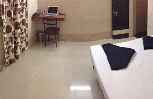 Gandhi Nagar Cabina | Hotel Lalitha Comfort