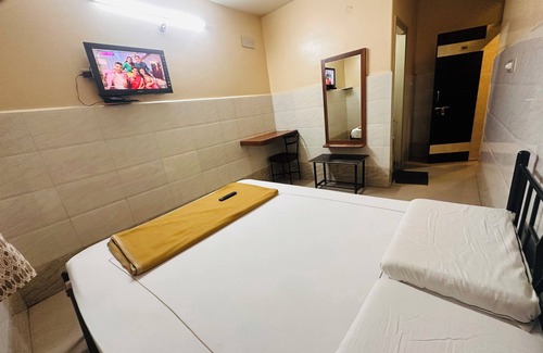 Gandhi Nagar Cabina | Hotel Lalitha Comfort