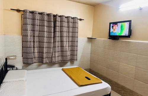 Gandhi Nagar Cabina | Hotel Lalitha Comfort