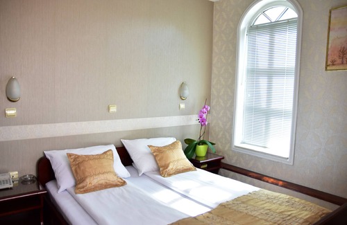 Zemun Hotel | Hotel Lav