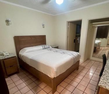 Avenida Revolución Hotel | Hotel León