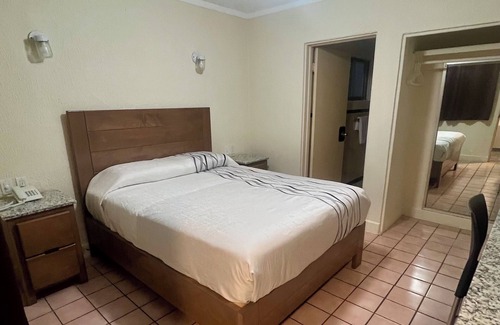 Avenida Revolución Hotel | Hotel León