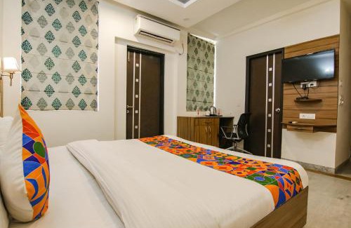 DLF Phase 3 Hotel | Hotel Leaf 9, Cyber City near Ambience Mall