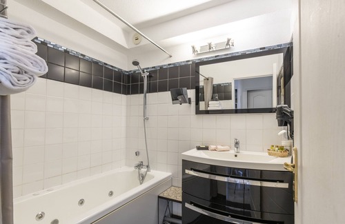 Saint-Paul-de-Vence Hotel | Hotel Les Bastides St Paul