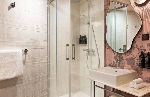 Les Chalets - Saint-Aubin - Saint-Etienne Hotel | Hotel Les Capitouls Toulouse Centre - Handwritten Collection
