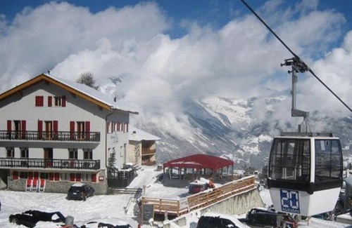 Saint-Pierre-de-Clages Hotel | Hotel Les Etagnes