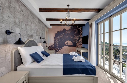Podgora Cama Y Desayuno | Hotel Nature's Retreat, Double room with balcony and sea view