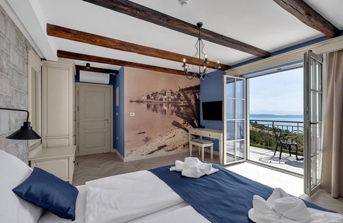 Podgora Cama Y Desayuno | Hotel Nature's Retreat, Double room with balcony and sea view
