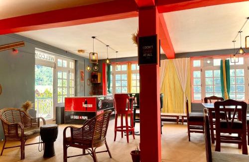 Old Manali Hotel | Hotel Lilly Inn Himalayan Snow views