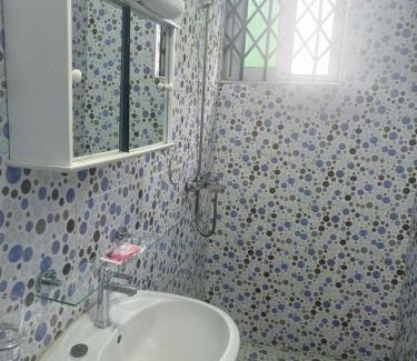 Osu Klottey Hotel | Hotel Lily