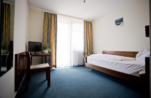 Diedesheim Hotel | Hotel Lindenhof