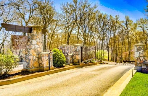 Osage Beach Casa | Hotel Living at Tan-Tar-A Estates